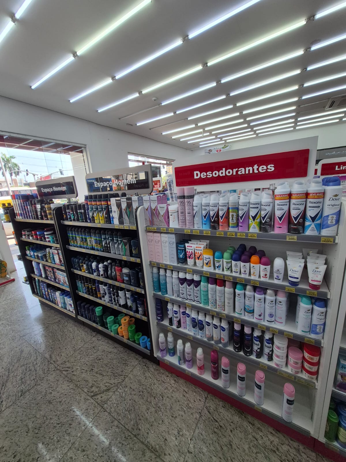 Setor de desodorantes e espaço homem
